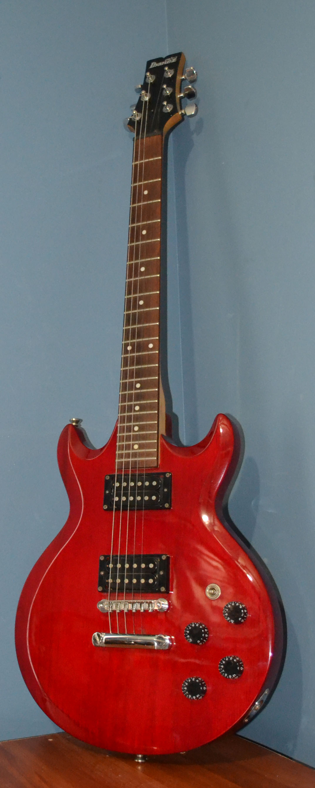 Guitarra Ibanez 4 Botones (roja)